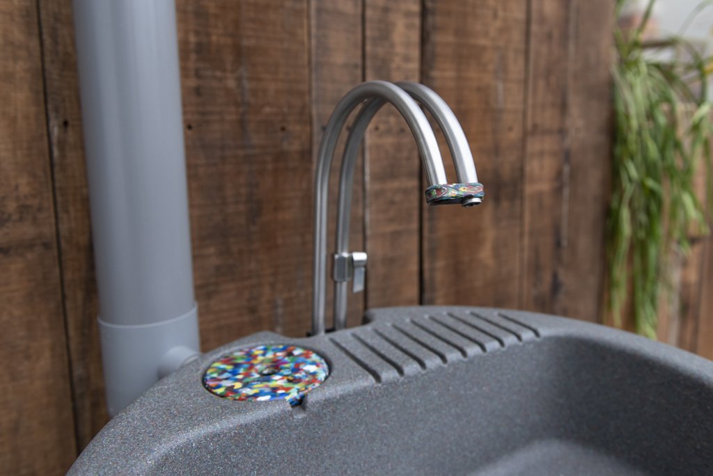 With the optional freshwater faucet you always have fresh tapwater available as well. The freshwater tap fits to any standard outdoor water tap. You can connect it to the tap point with a standard hose. The extra tap makes the Raintap even more adaptable to different needs.
