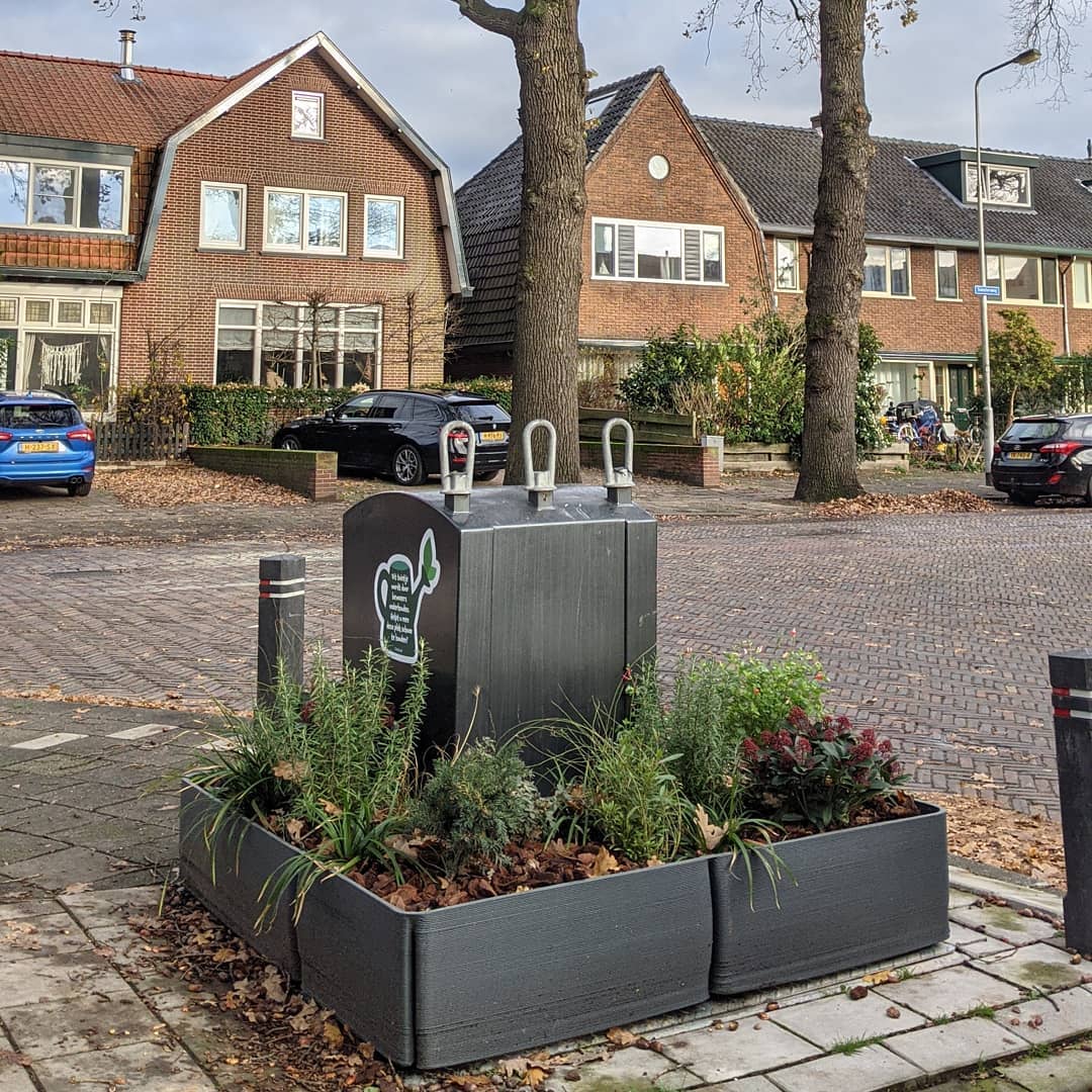 The municipality had to contract two private companies to remove the extra bulky waste, and council officials complained in the media last month about the attitude of Amsterdammers to their streets.