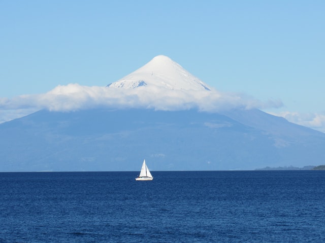 The new law was developed with the help of nonprofits Oceana Chile and Plastic Oceans Chile. In 2019, the two groups presented a report to Chile's legislature detailing both the problem of plastic pollution and existing government bans. This report formed the basis for a bill that was introduced in May of the same year.