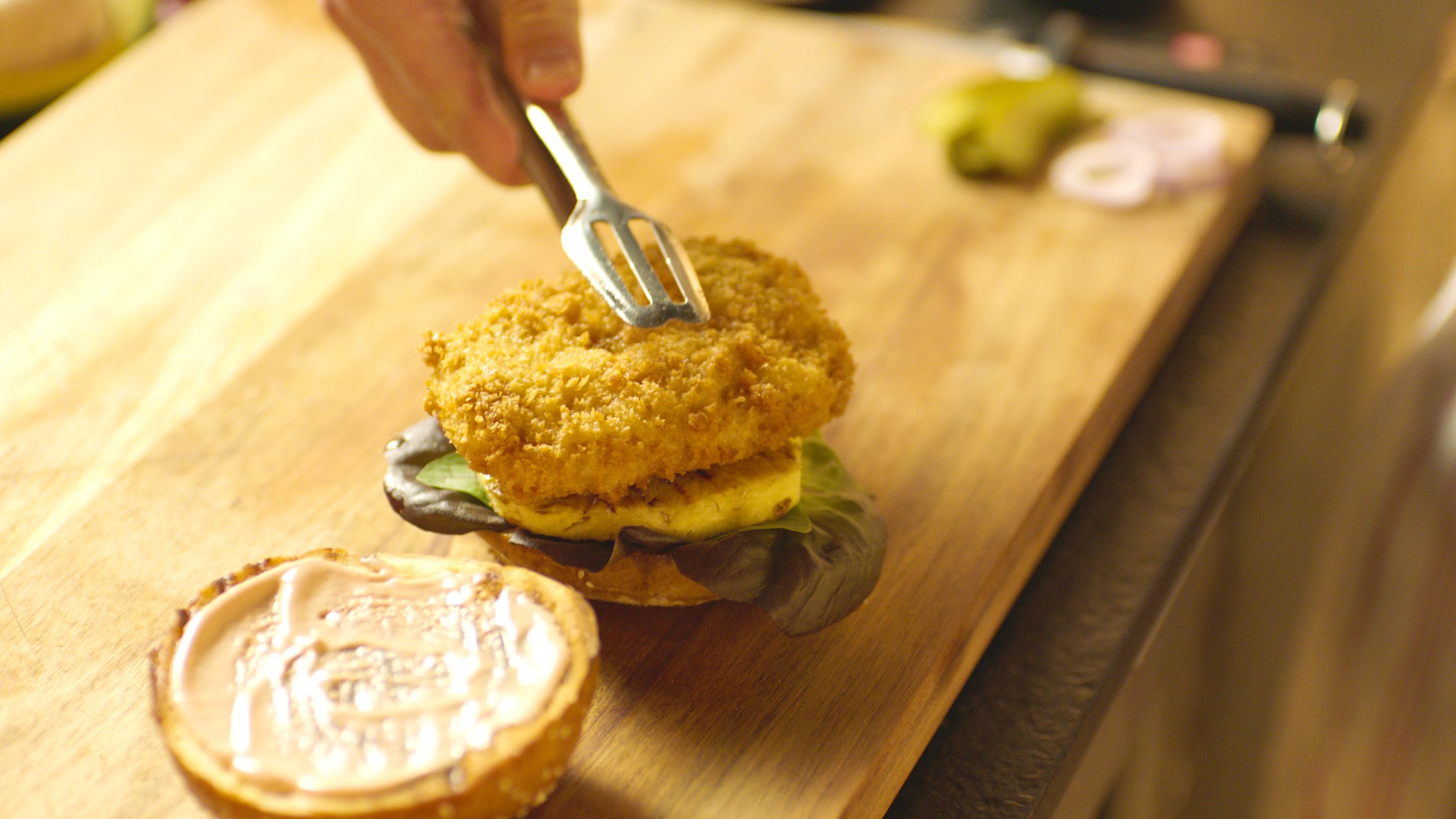 Cultured chicken burgers sit at the heart of a seasonally-inspired menu of locally-grown, freshly-sourced dishes made by our team of chefs in the sleek open kitchen.