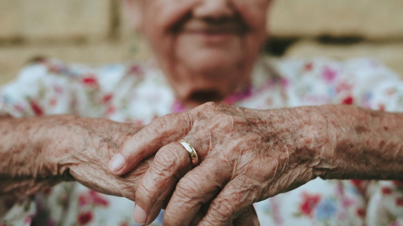 10 life lessons from a 90-year-old woman (+15 bonus tips)