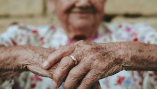 10 life lessons from a 90-year-old woman (+15 bonus tips)