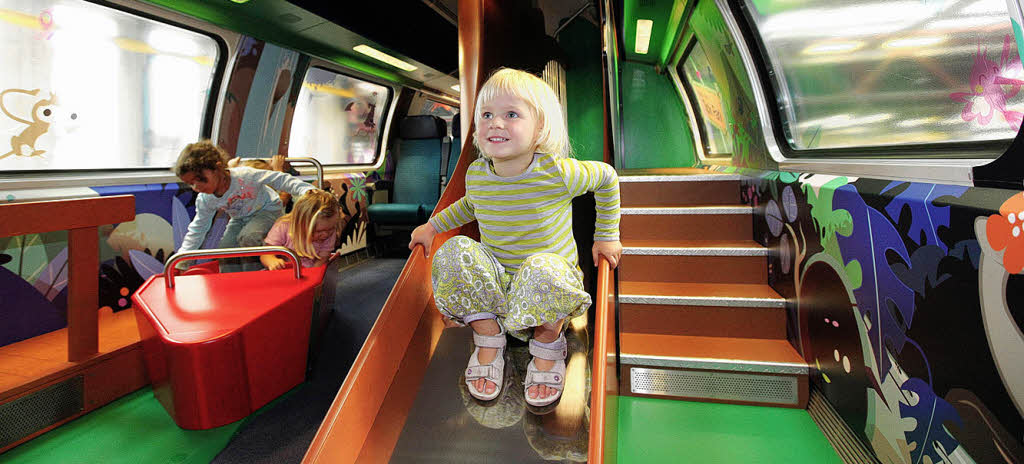 The family coaches on SBB’s InterCity double-deck trains feature real mini play areas and their single-deck InterCity and InterCity tilting trains contain family zones with game tables.