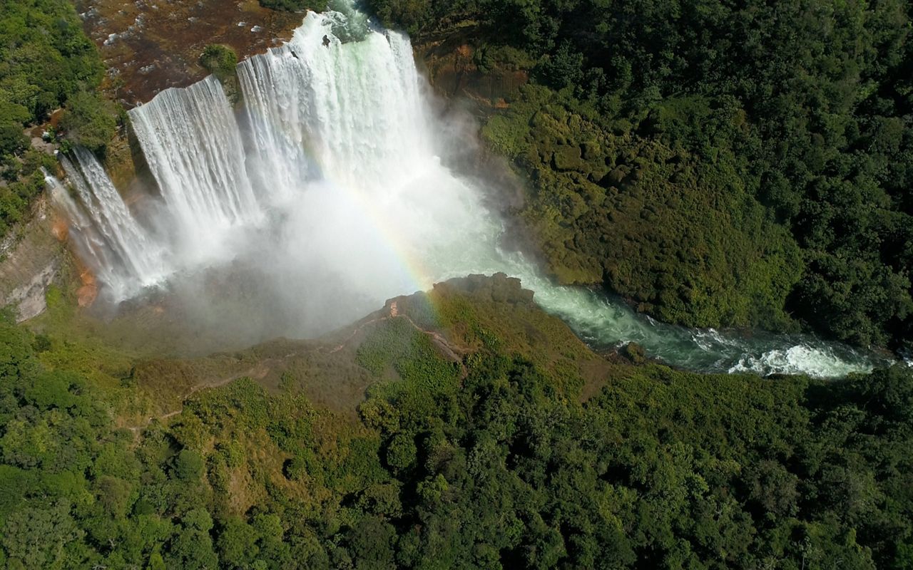 Vista aérea del río Tapajos, un tributario importante del río Amazonas, en Brasil
