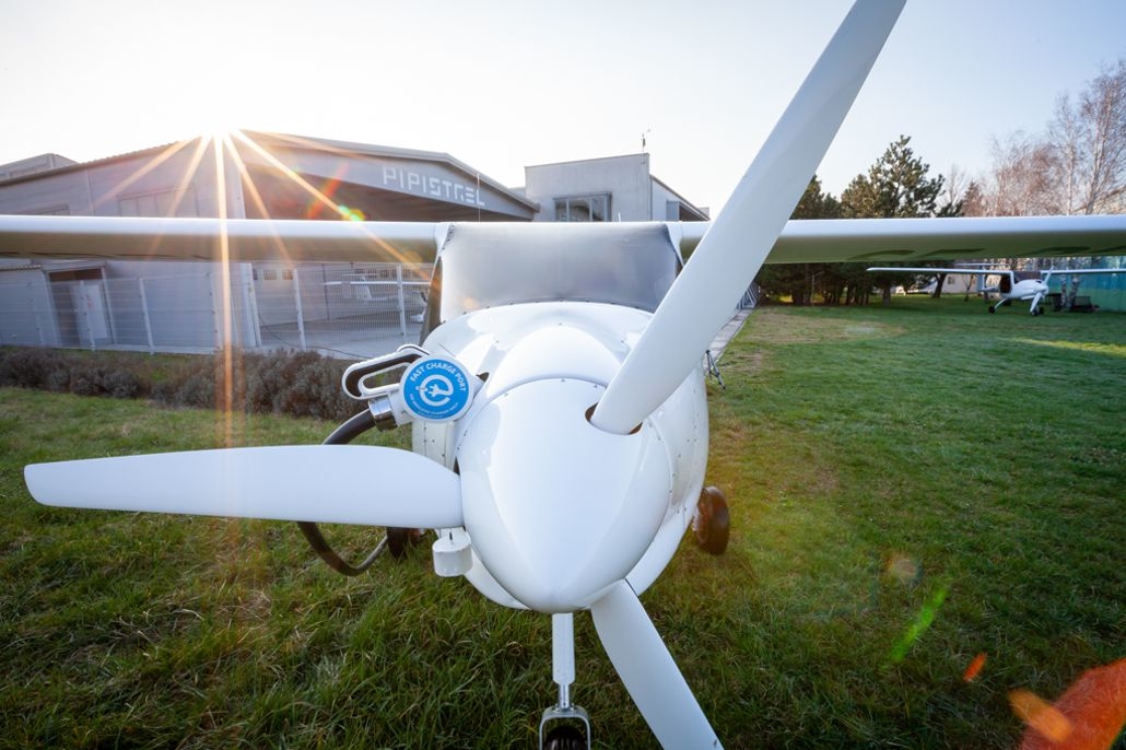 First ever Type Certified electric powered aeroplane, fully approved for pilot training in Day VFR operations. Game changing ease of operation and intuitive powertrain management. First to support SAE AE-7D charging plug.