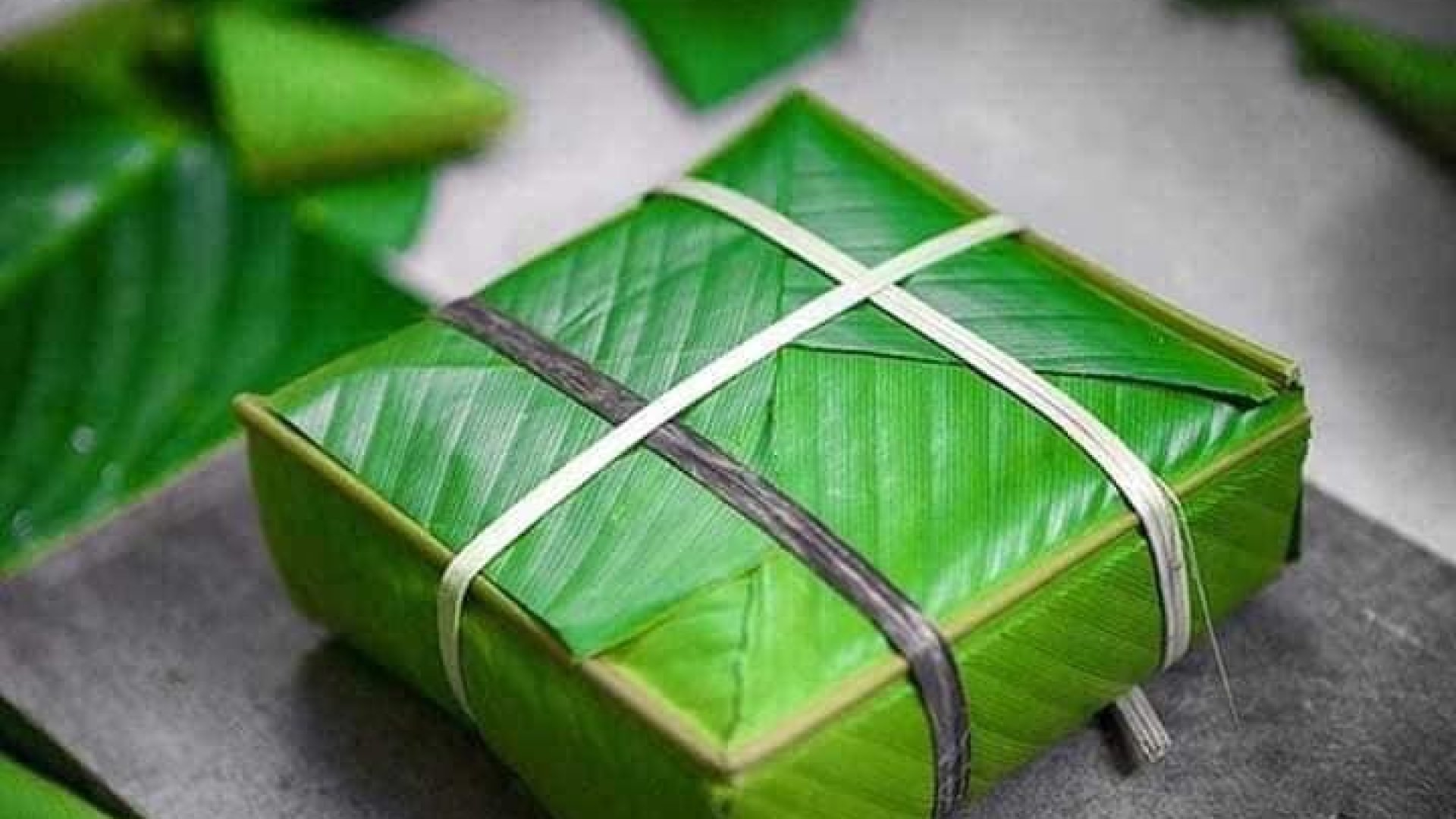 Awesome applications for Banana leaves as a replacement for plastic