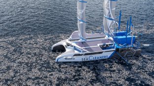 Meet ‘Manta’—the Sea-Cleaning Sailboat that Collects up to 3 Tons of Ocean Garbage per Hour